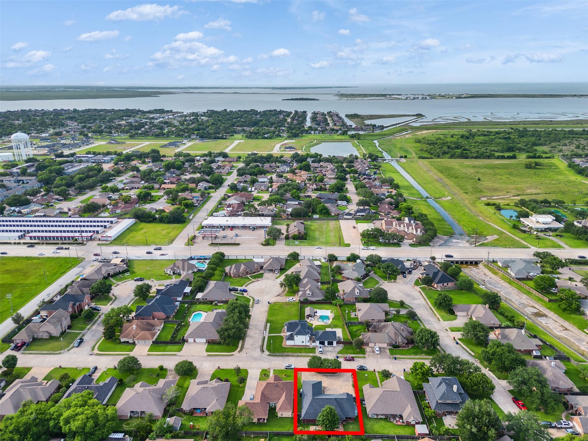 Image 4: Located off the Loop!