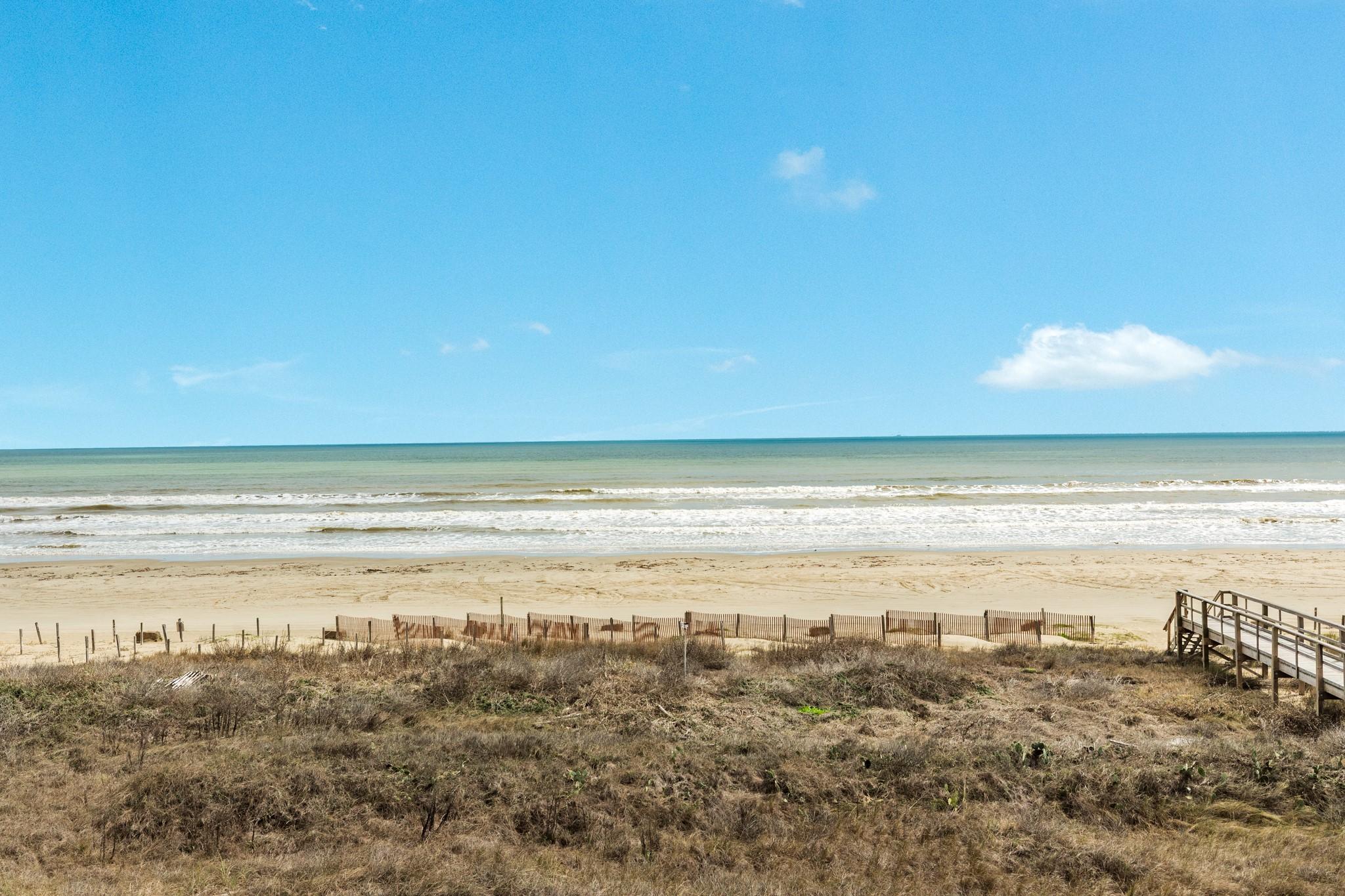 Image 3: Direct Gulf View &ndash; Unobstructed beachfront vistas
