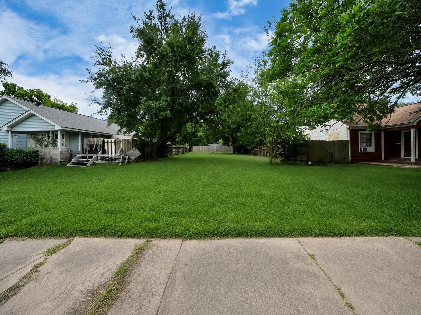 Image 3: A street-level perspective highlights the level bu