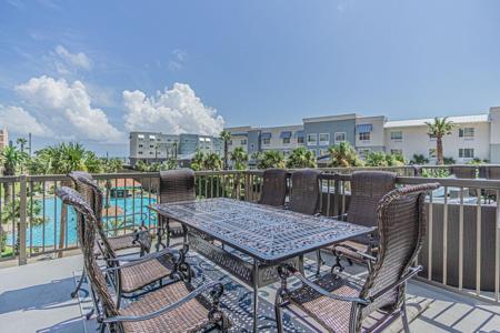 9520 Seawall Blvd