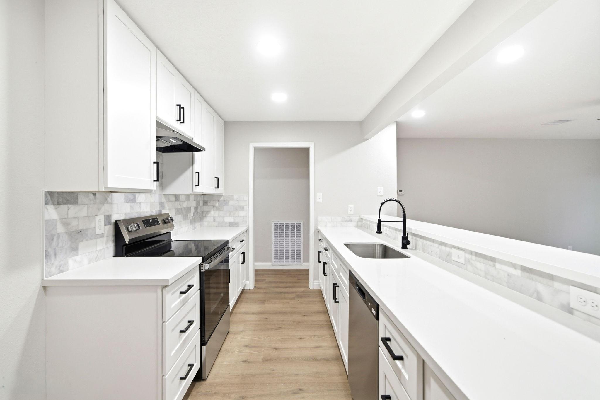 Image 2: Beautifully remodeled kitchen includes new shaker