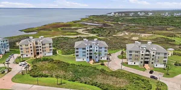 Image 2: Pointe West surrounds you with the best of beachsi