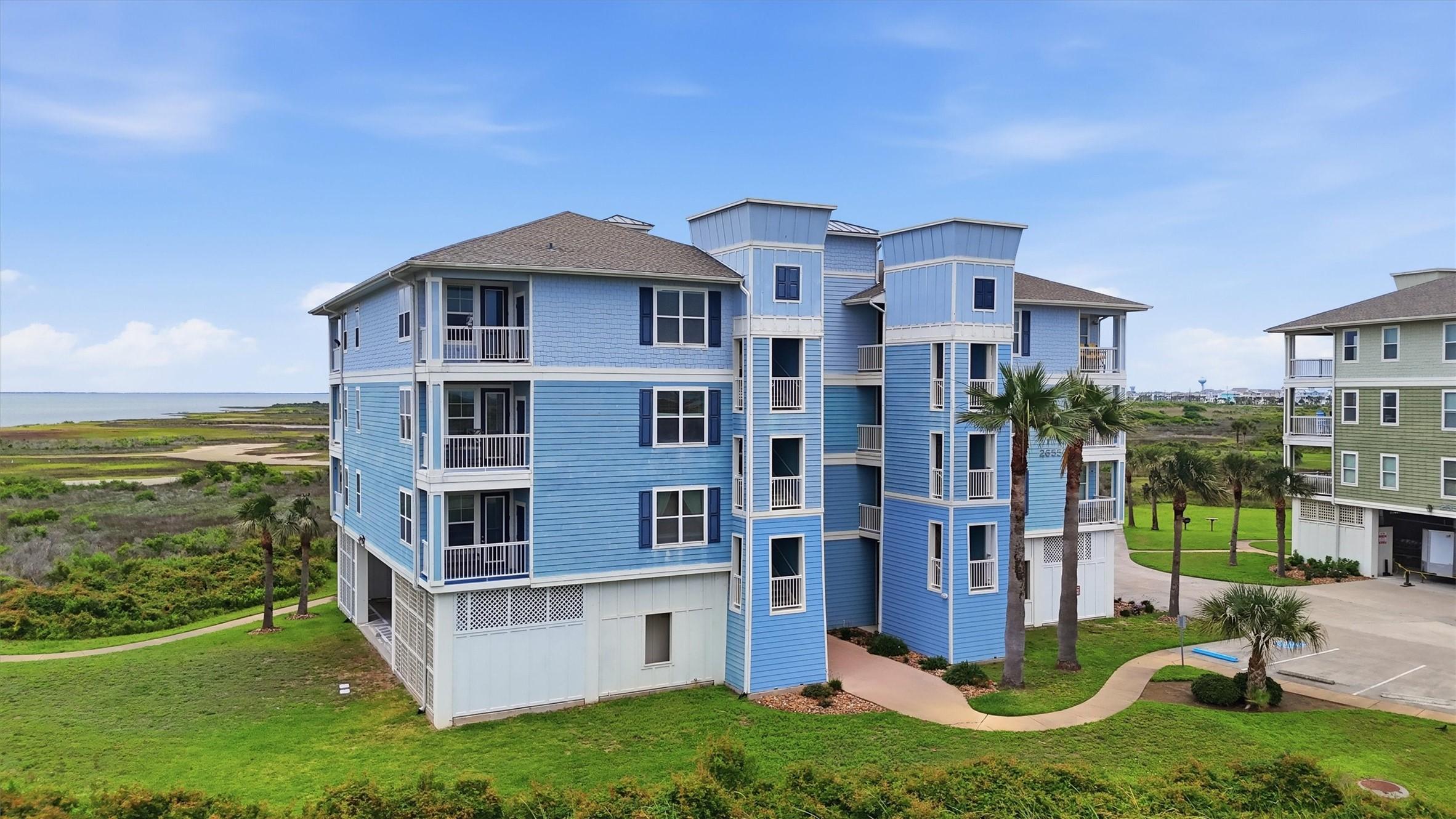 Image 3: This charming coastal condo is tucked inside a fab