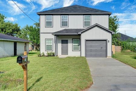 1825 1/2 Thompson St