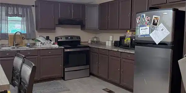 Image 4: Kitchen