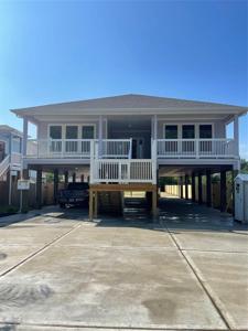 323 Bay Oaks Street