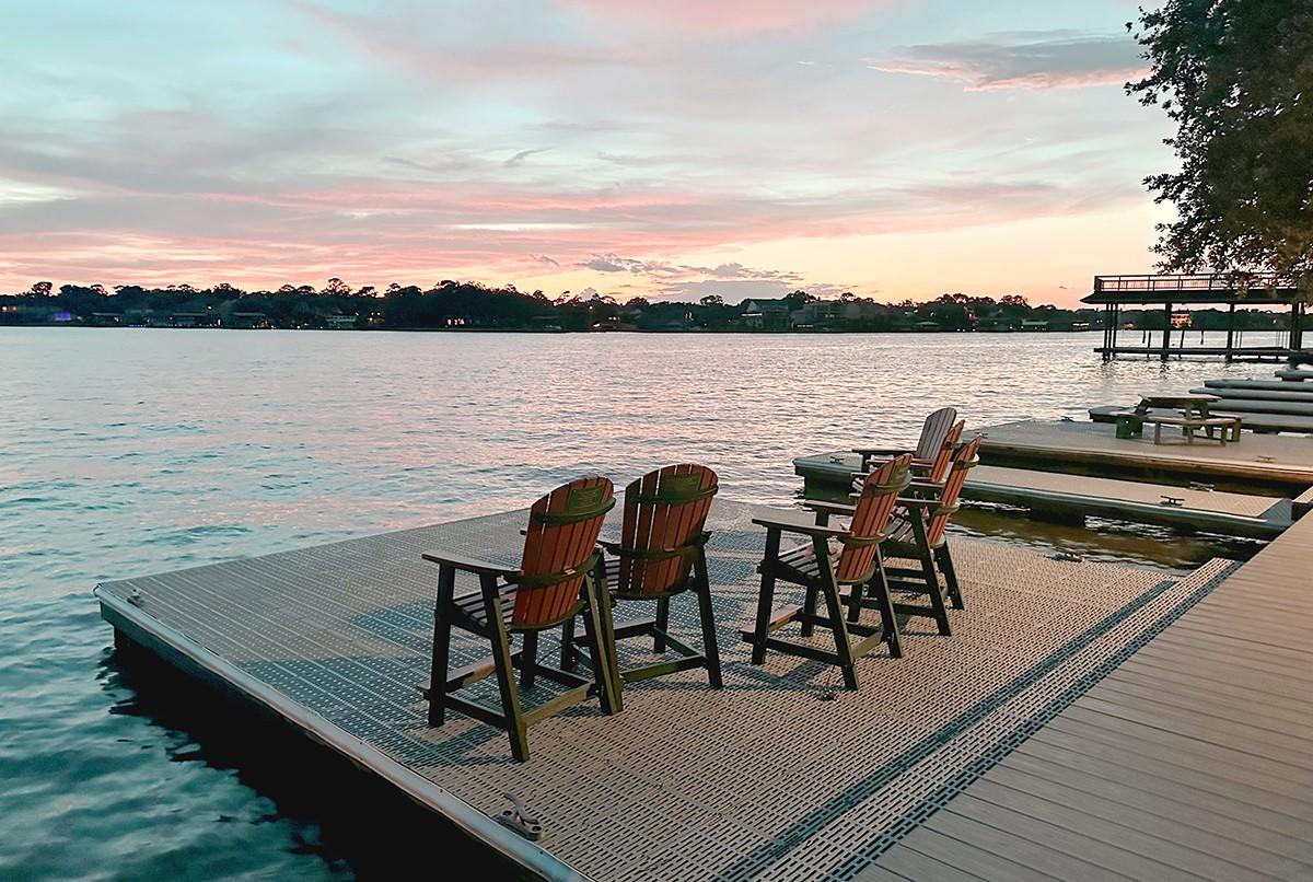 Image 4: No filter needed! Enjoy waterfront views of Taylor