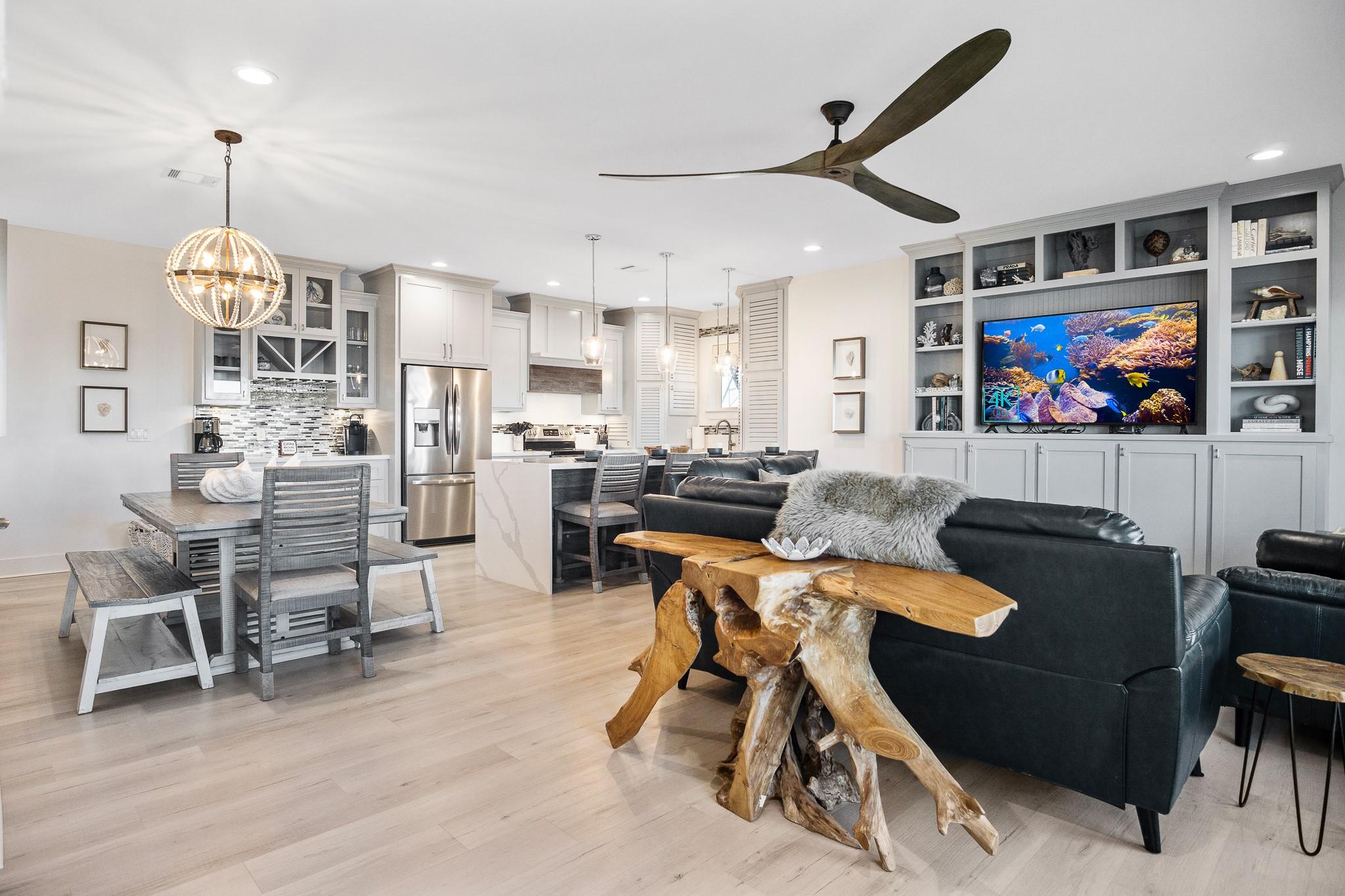 Image 4: Step into an inviting open concept kitchen seamles