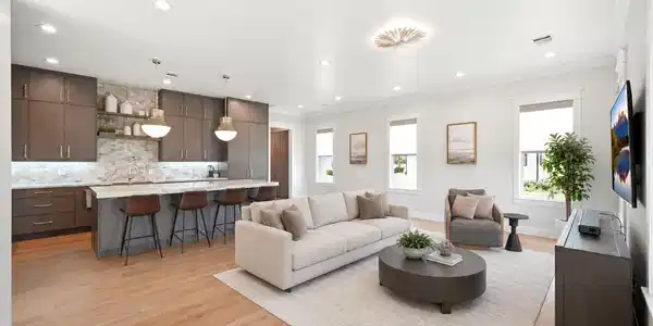 Image 4: Open-concept - Living, Dining and Kitchen. (Virtua