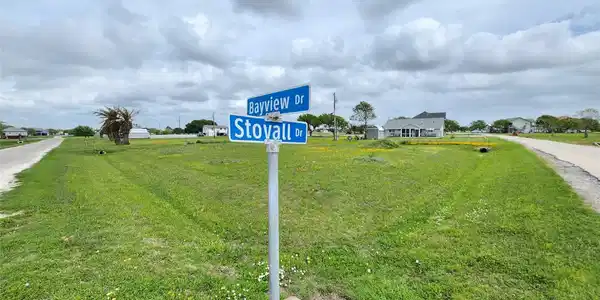 711 Bayview Drive