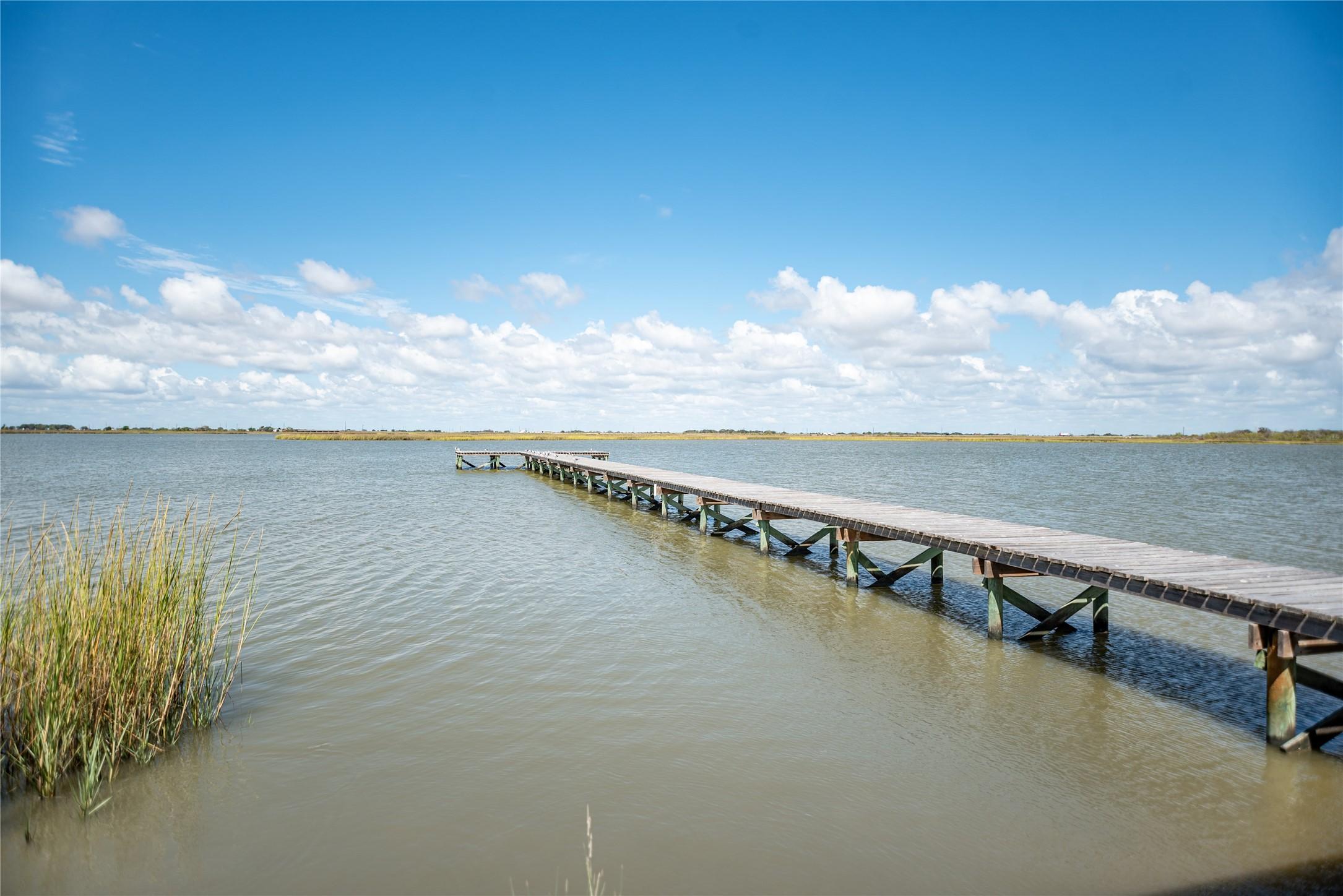 Image 2: Fishing piers and boat ramps available to resident