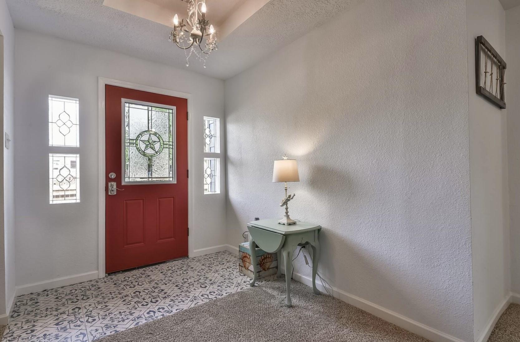 Image 4: Gorgeous entryway includes original antique patter