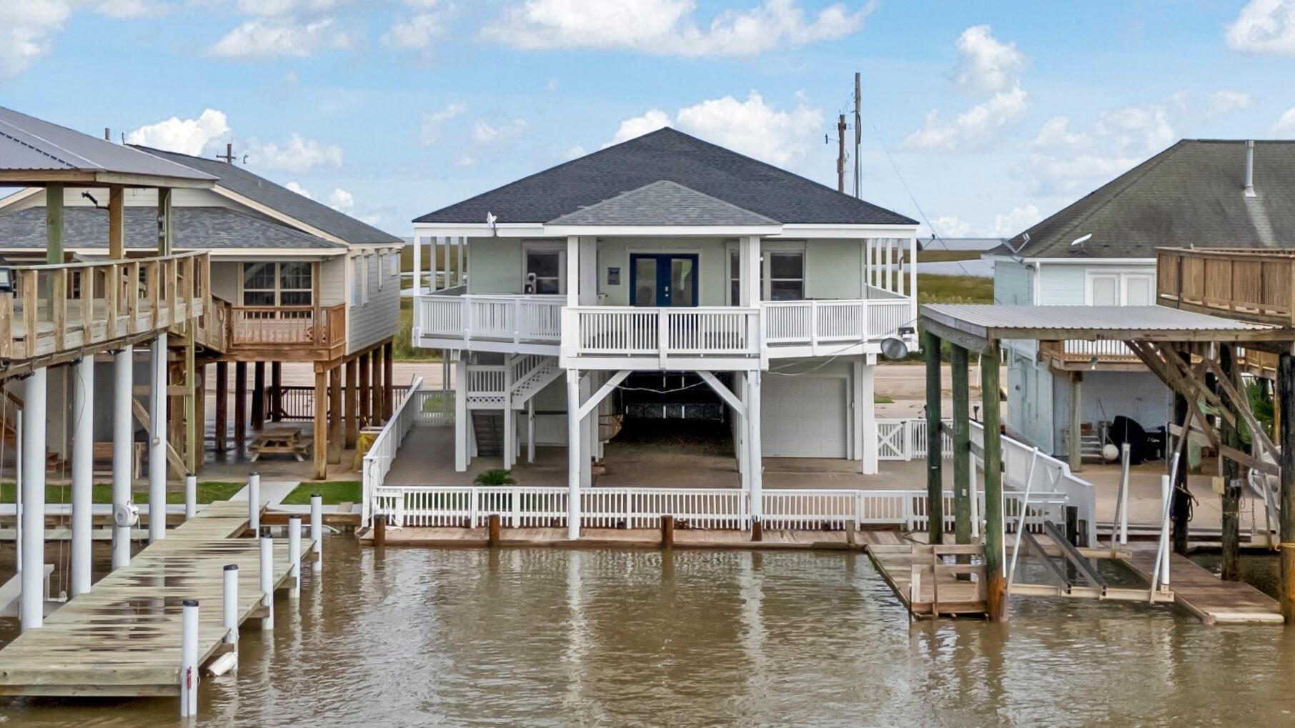 Image 1: Beautiful 3 Bedroom/2 Bath home in Matagorda on th