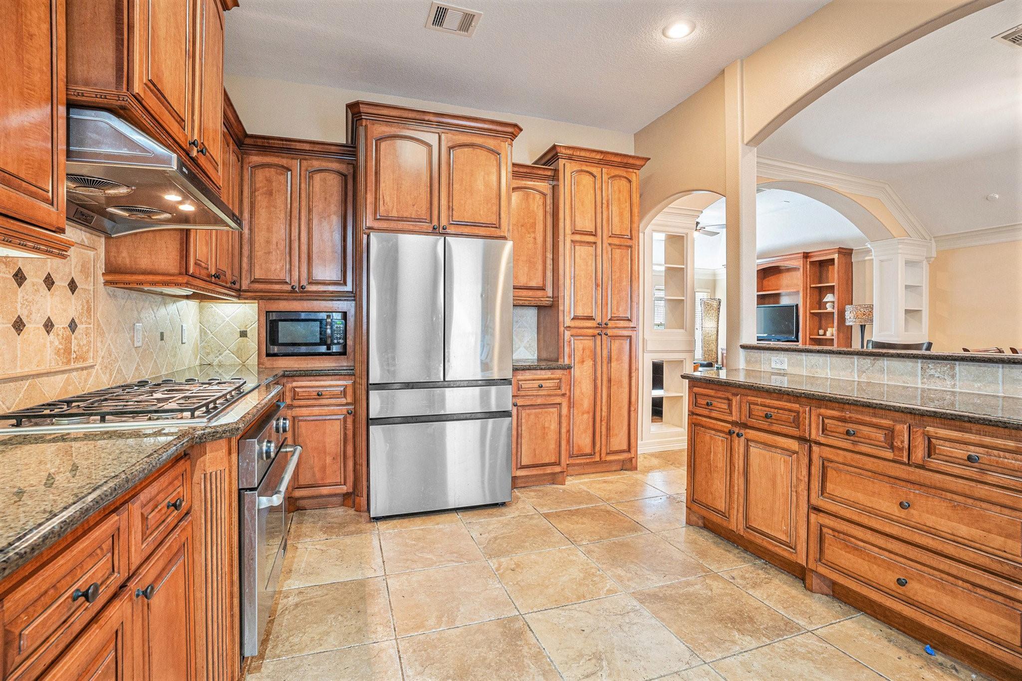 Image 3: Gorgeous, custom kitchen.