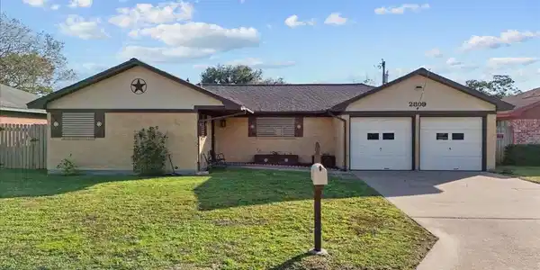 2809 Fairfield Avenue