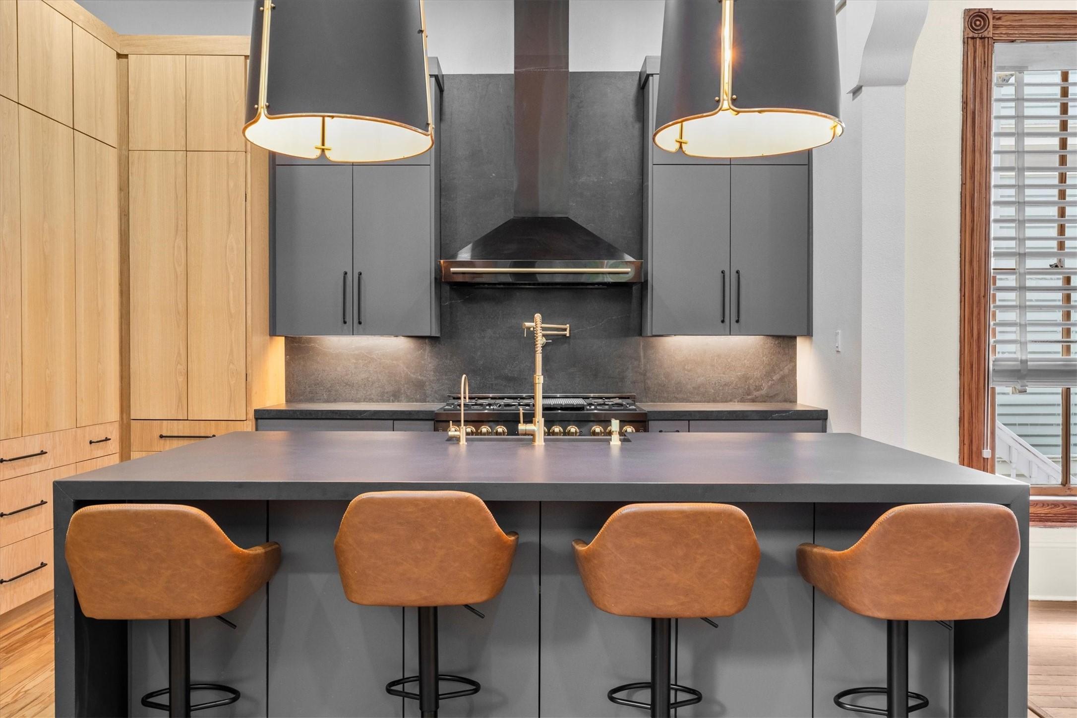 Image 4: Open kitchen with island seating, gas
cooktop, re