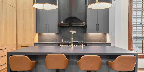 Image 4: Open kitchen with island seating, gas
cooktop, re