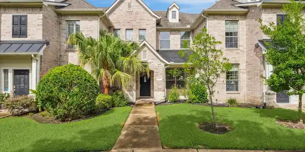 2403 Clippers Square