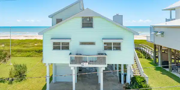 Image 2: Beachfront home in Sea Isle