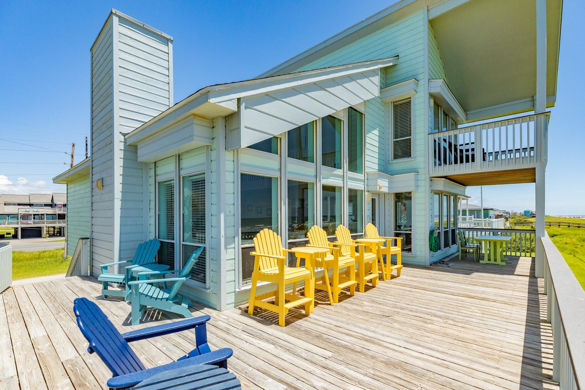 Image 4: Enjoy the endless gulf views and coastal breezes
