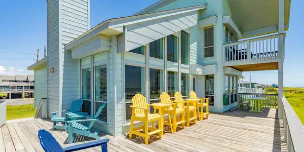 Image 4: Enjoy the endless gulf views and coastal breezes