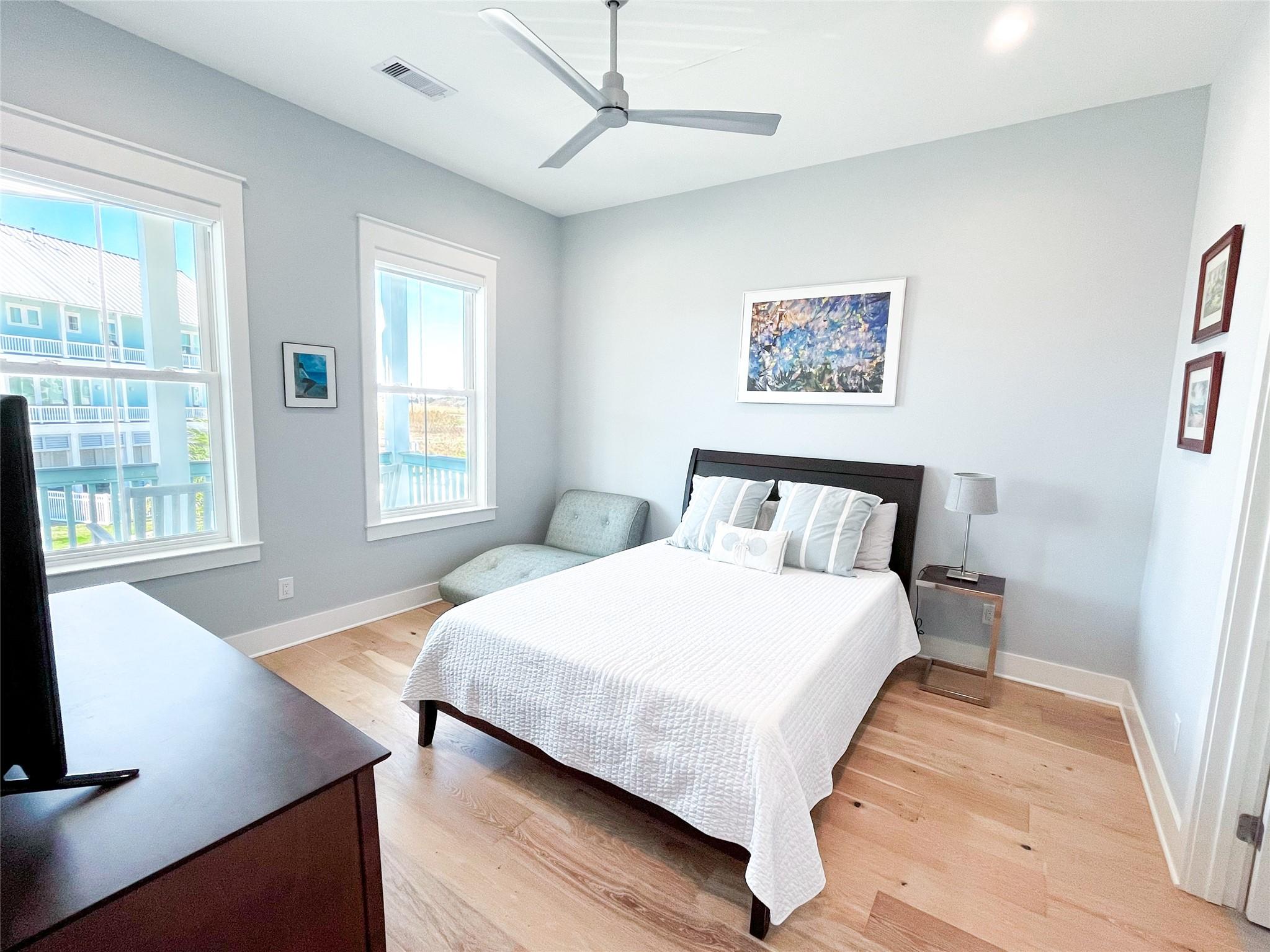Image 4: Spacious first-floor suite immediately upon enteri