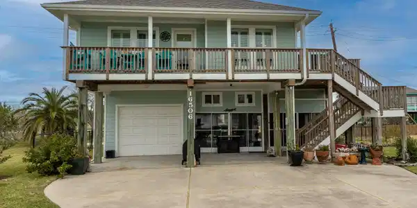 Image 2: Front of expansive property.  Enclosed area on the