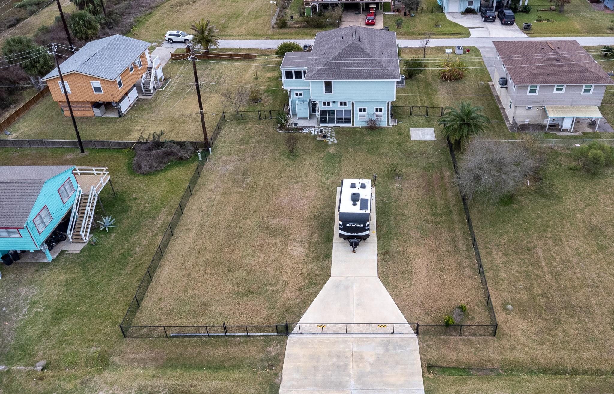Image 3: Large double lot (14,892 sq ft) completely fenced