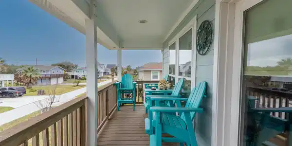 Image 4: Front porch.