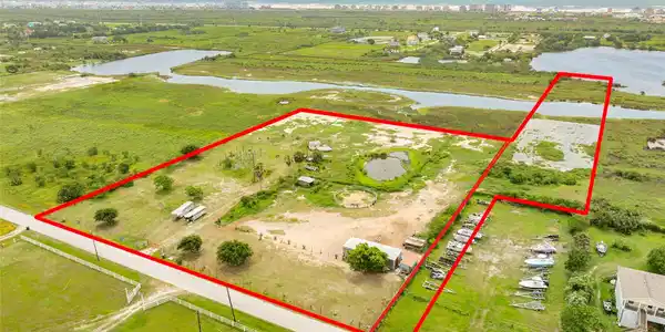 Image 3: Room for horses, gardens, a custom home, and more!