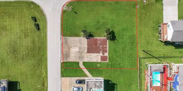 Image 2: Red line shows the approximate property line.