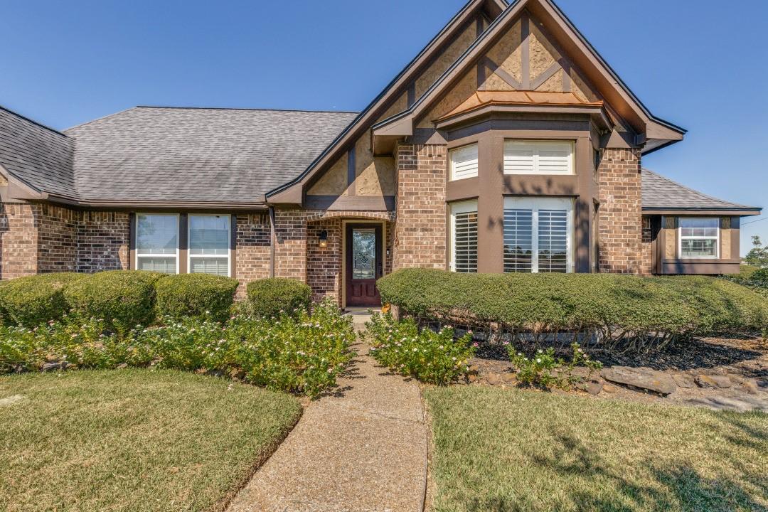 Image 3: 3388 Sq. Feet, Five/Six Bedroom with three living