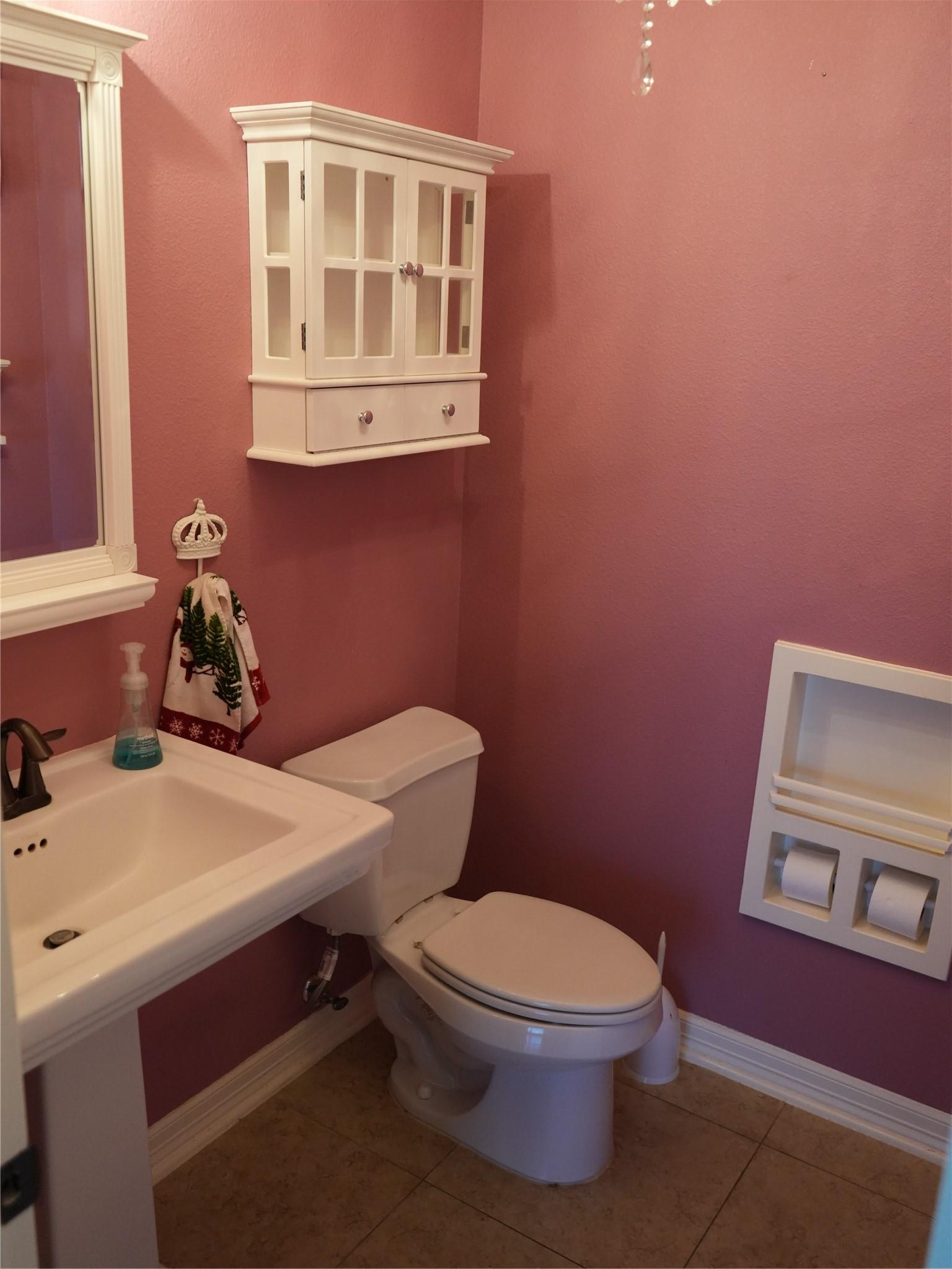 Image 4: 1/2 Bath
