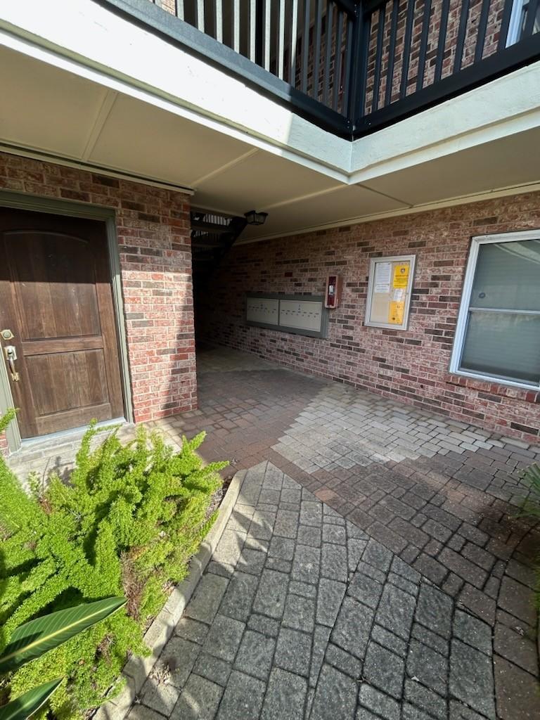 Image 3: The condo mailboxes are nearby!