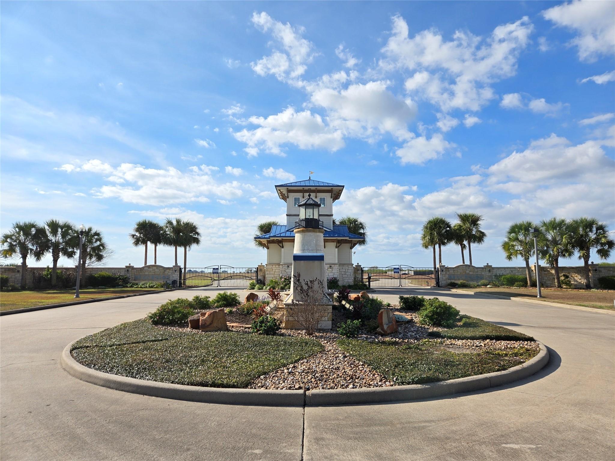 Image 2: Beachside Entrance