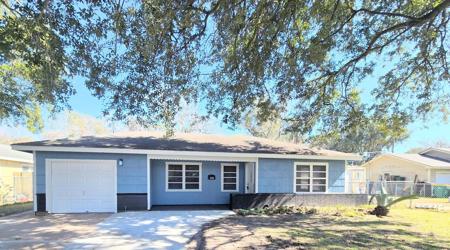 1103 W Camp Circle