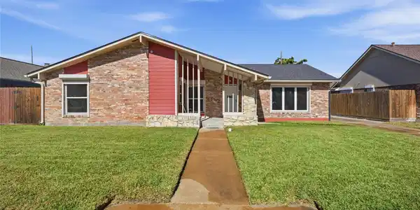 7706 Chantilly Circle