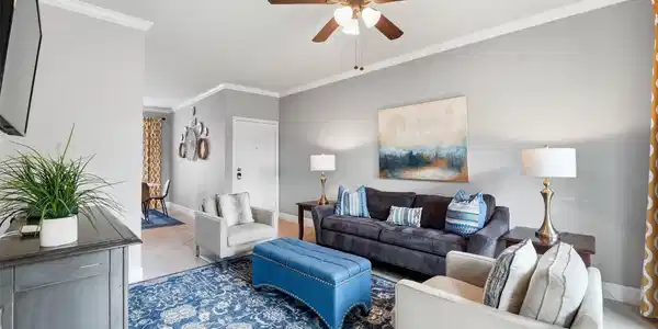 Image 3: Stylishly furnished.
