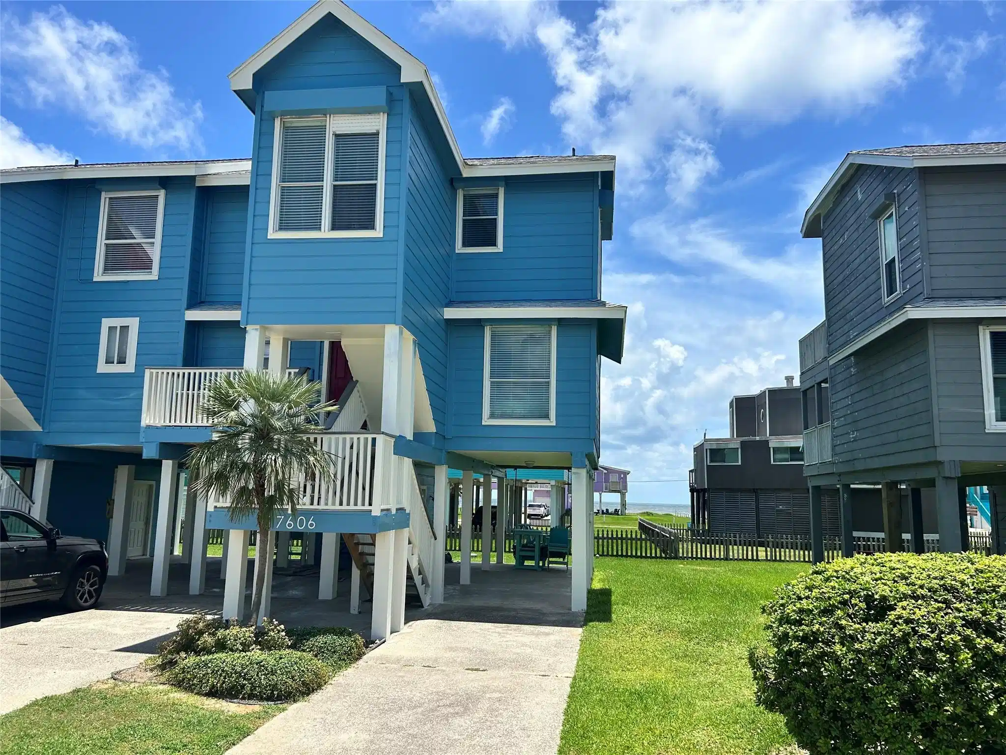 Image 1: Charming unit with a fresh coat of paint, ready fo