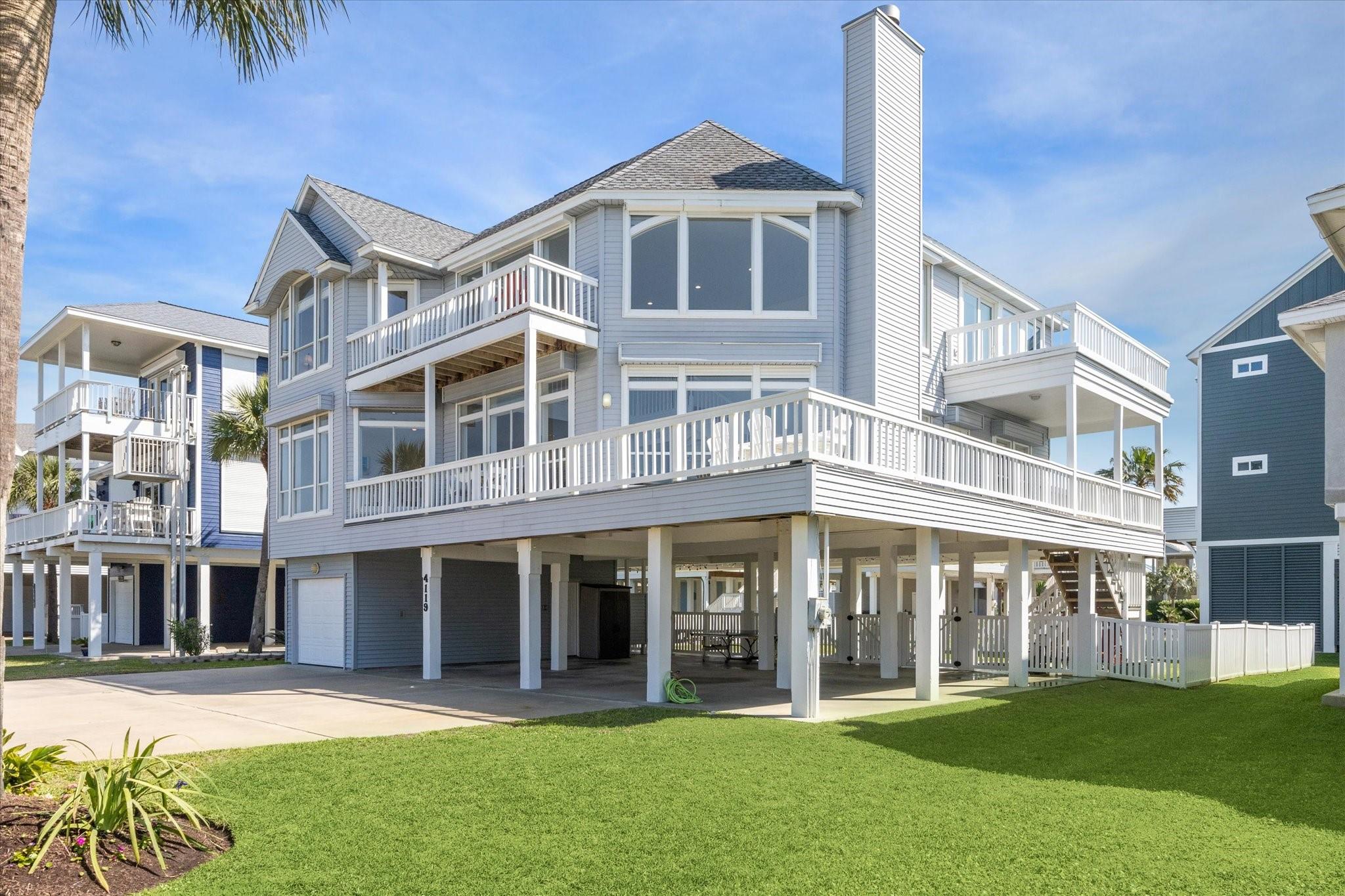 Image 2: The wrap around deck provides an extension of the