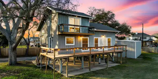 702 E Meyer Road