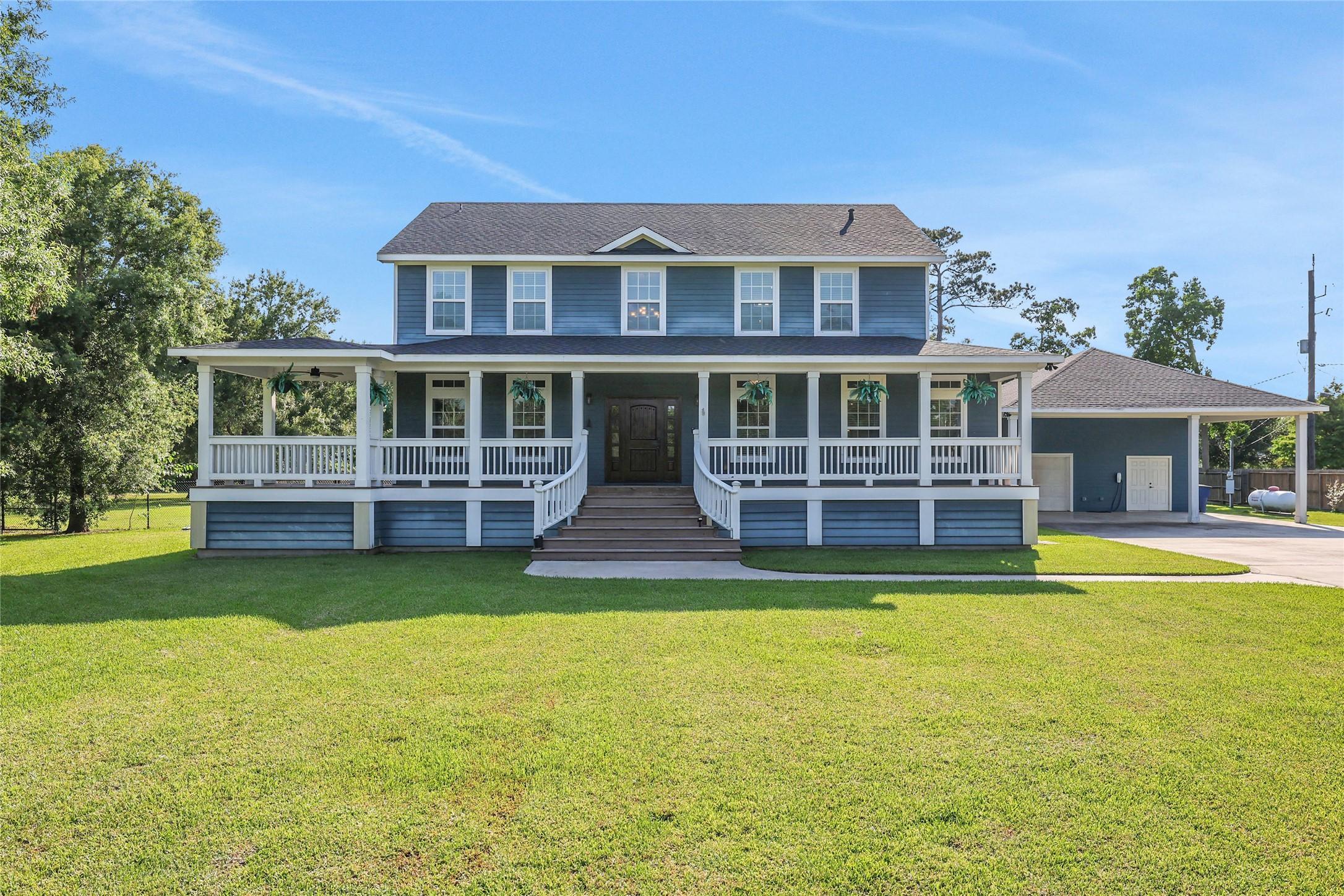 Image 1: Lovely, stately Colonial home on 3.78 acres
