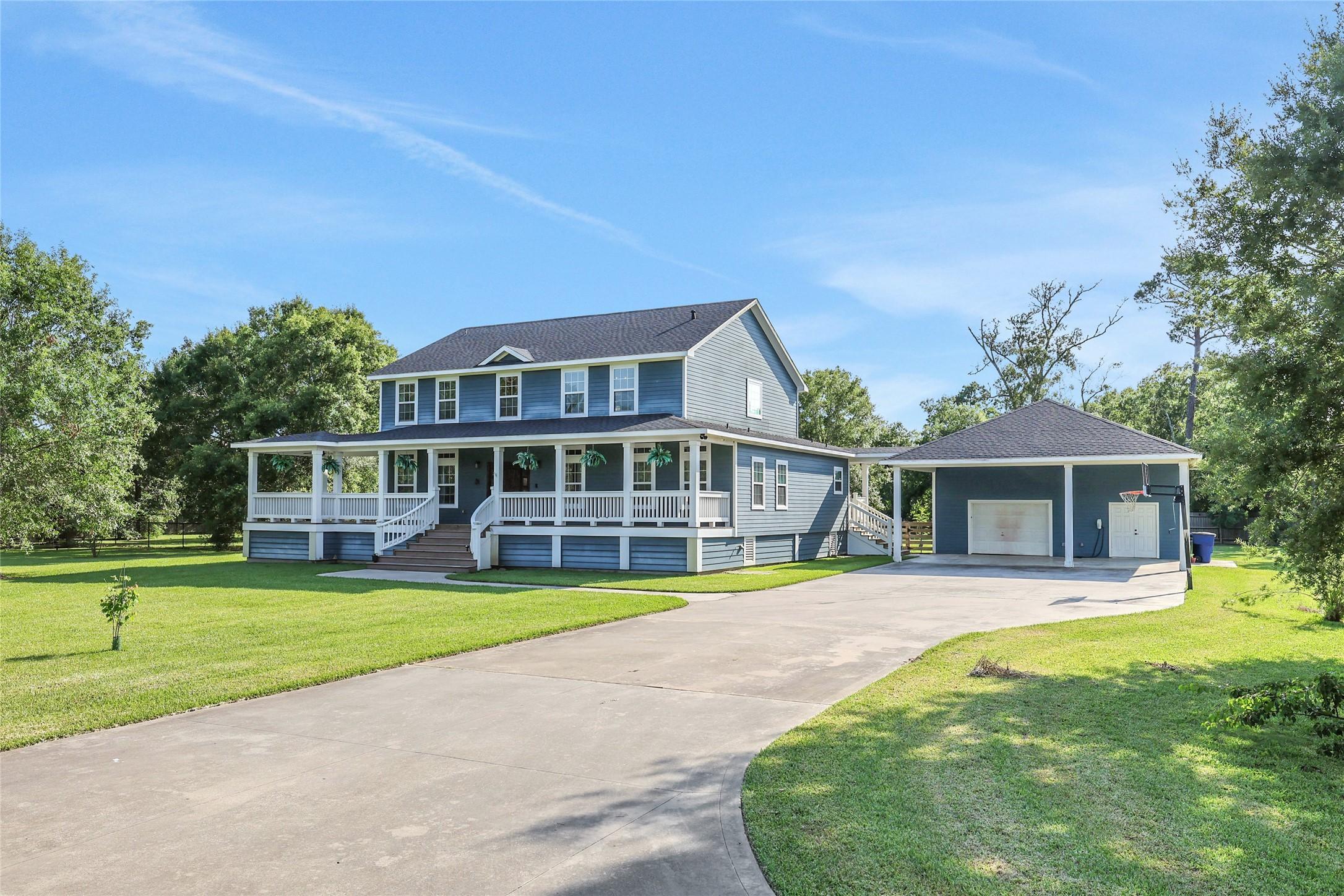 Image 2: Plenty of driveway