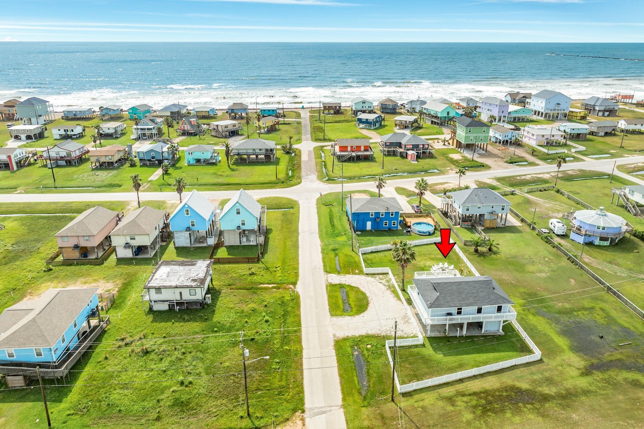 Image 2: Located on two lots totaling nearly 1/4 acre on Su