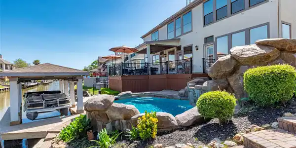 Image 4: Incredible back yard oasis