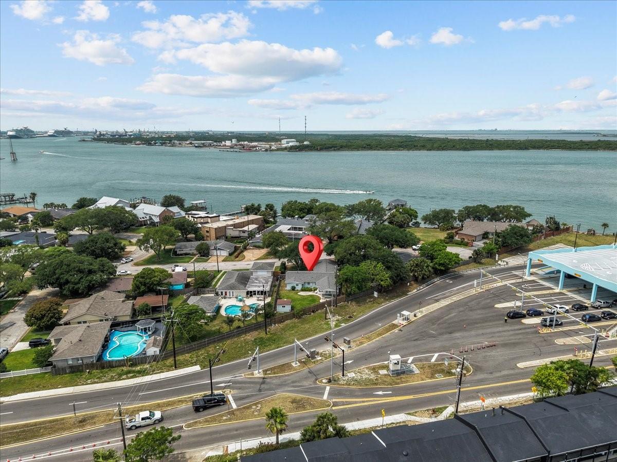 Image 3: Less than two minutes away from the Bolivar Ferry