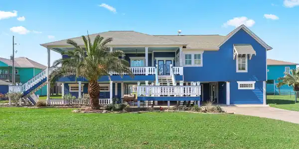 Image 2: Welcome to your FULLY FURNISHED Crystal Beach home