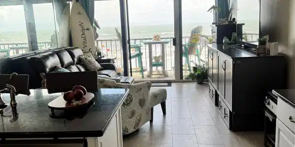 Image 4: looking thru condo