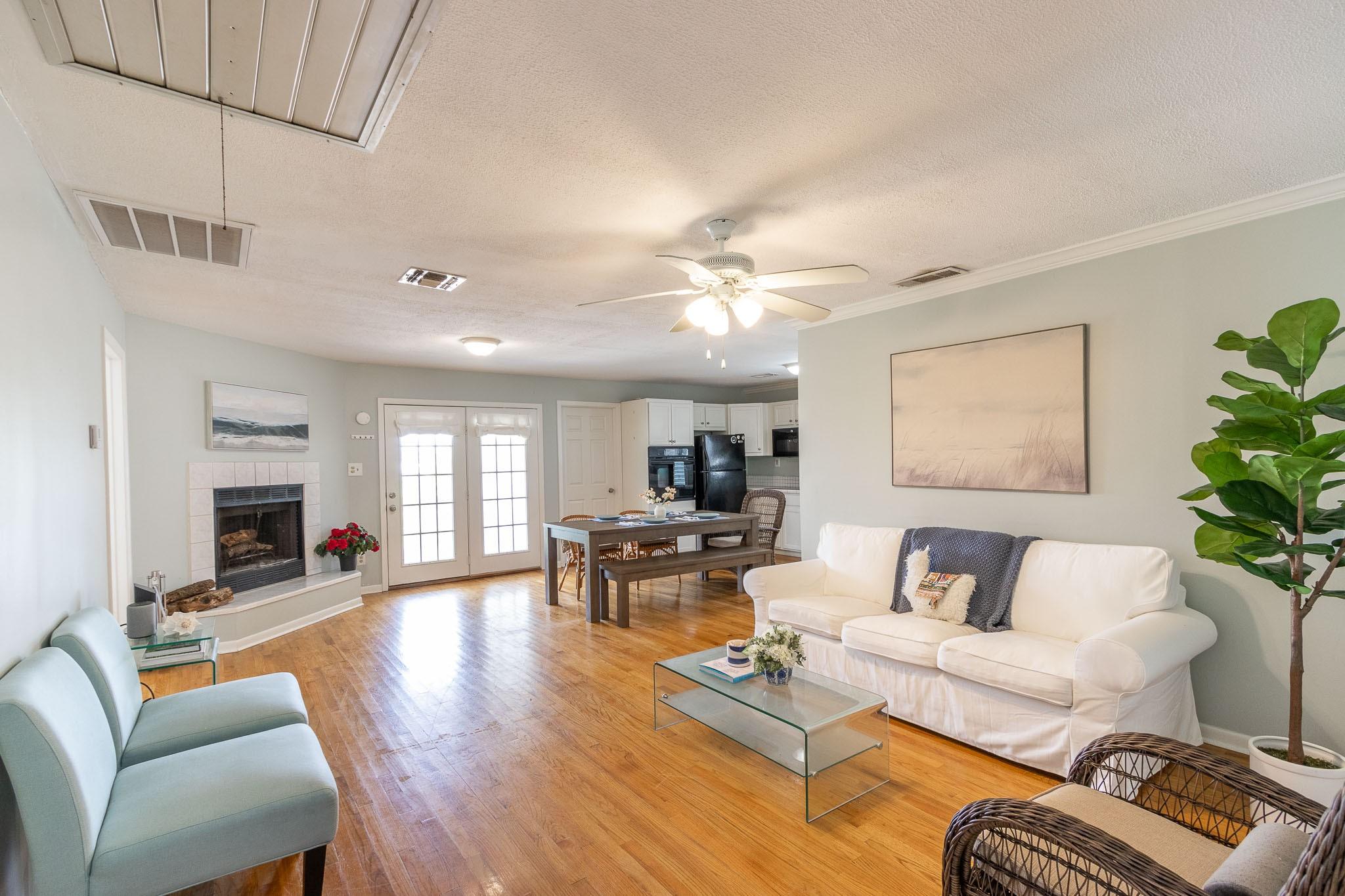 Image 3: HARDWOOD FLOORS THROUGHOUT