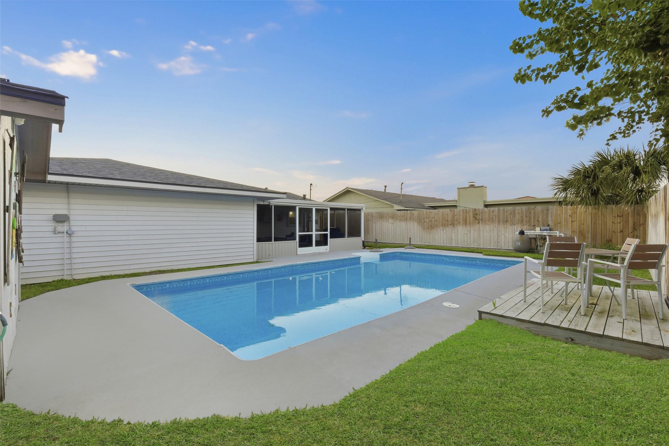 Image 3: Pool